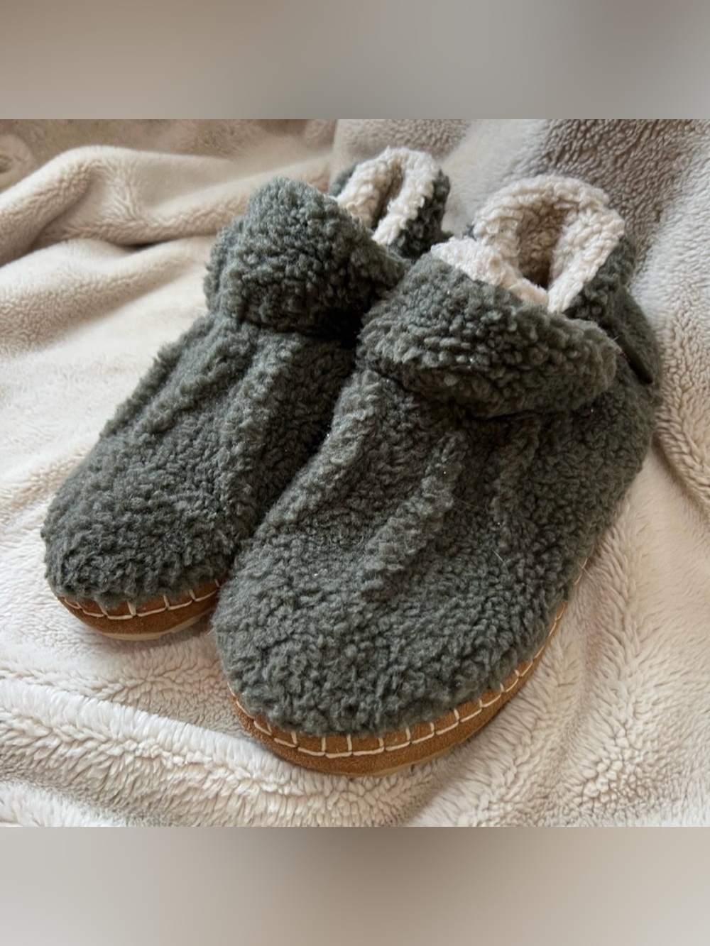 L.L. Bean Olive Green Sherpa Clamshell Slippers